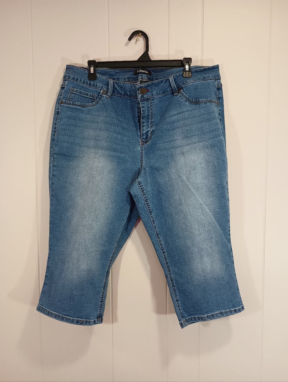 d. jeans Medium Blue Cropped Denim Capris